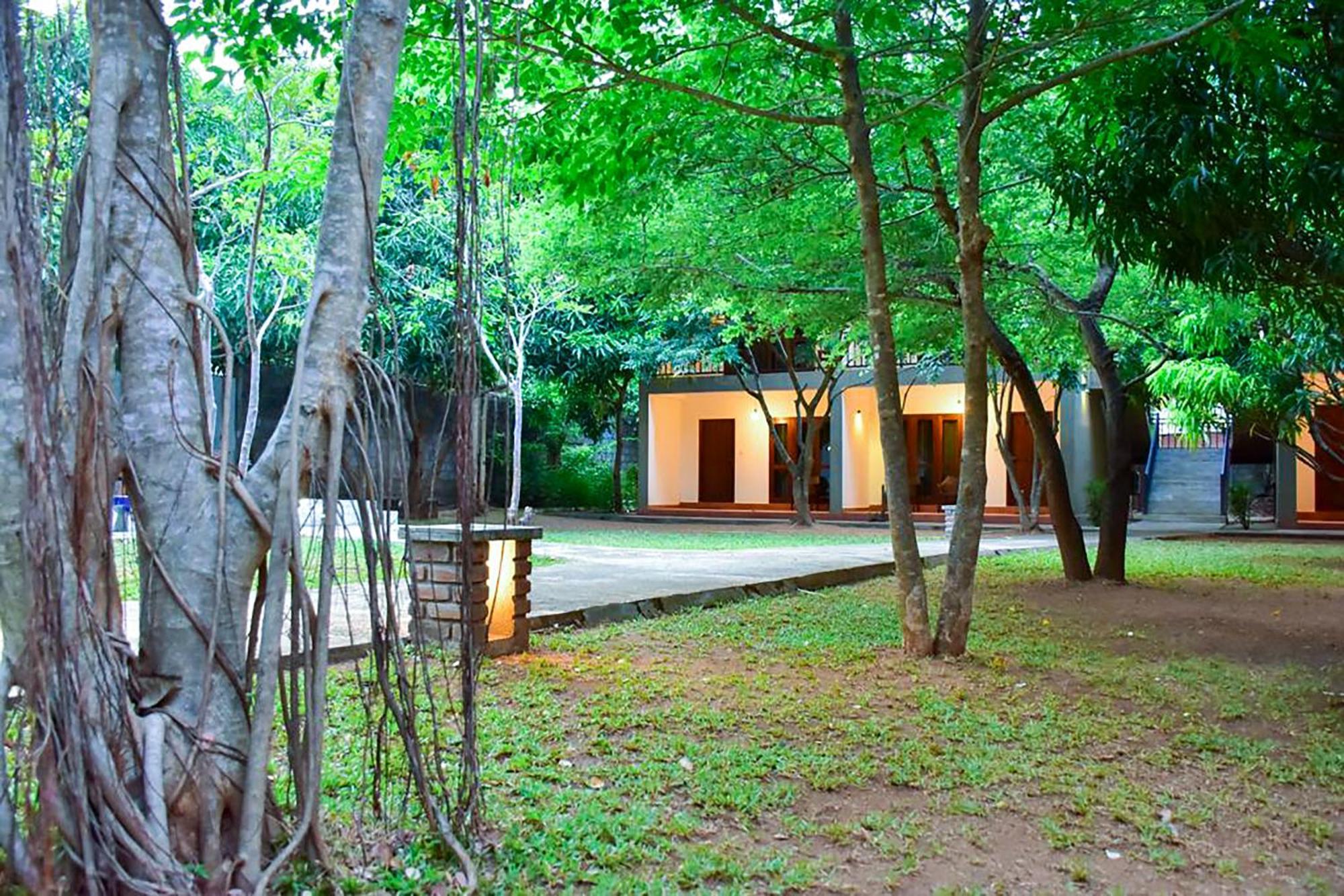 Tropicara Resort Σιγκιρίγια Εξωτερικό φωτογραφία