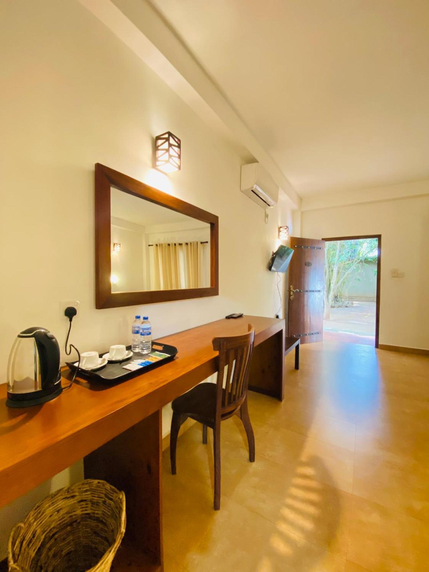 Tropicara Resort Σιγκιρίγια Εξωτερικό φωτογραφία